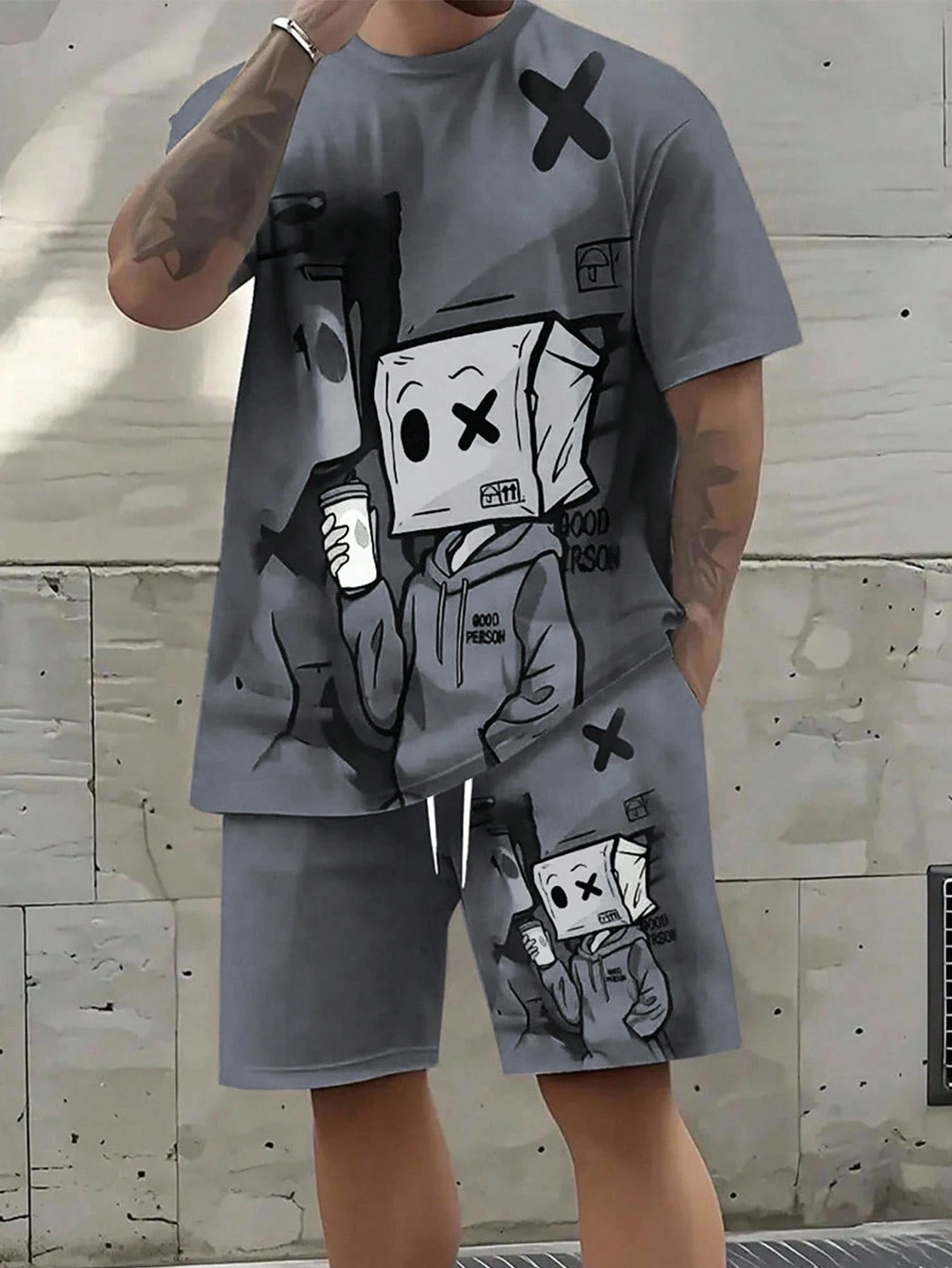 Летний мужской модный повседневный спортивный комплект: свободный крой, трендовый принт с граффити, футболка с круглым вырезом и коротким рукавом, комплект из двух предметов с шортами
Летний мужской модный повседневный спортивный комплект: свободный крой, трендовый принт с граффити, футболка с круглым вырезом и коротким рукавом, комплект из двух предметов с шортами