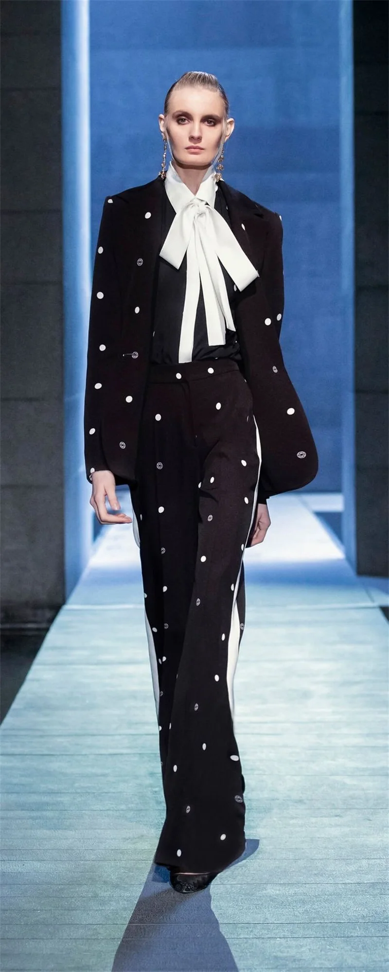 Black White Women Suit Set 2 Piece Blazer+Pants Trousers Formal Business Office Lady Jacket Cotton Customized Wedding Prom Dress
Black White Women Suit Set 2 Piece Blazer+Pants Trousers Formal Business Office Lady Jacket Cotton Customized Wedding Prom Dress