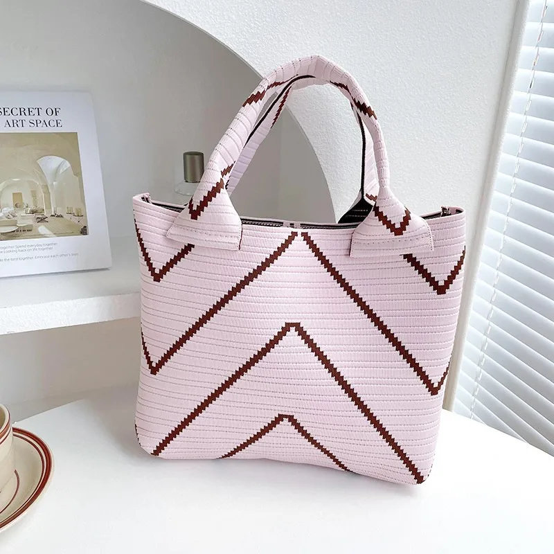 Fashion Thin Stripes Knitted Handbag Trendy Handmade Women Girls Small Shoulder Bag Reusable Leisure Tote Korean Lunch Bags
Fashion Thin Stripes Knitted Handbag Trendy Handmade Women Girls Small Shoulder Bag Reusable Leisure Tote Korean Lunch Bags