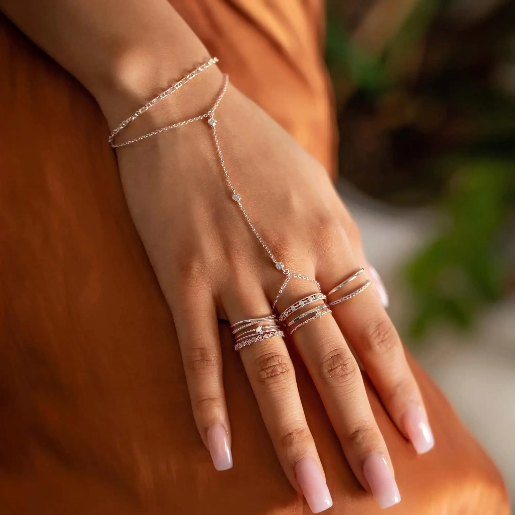 925 Sterling silver Fine Jewelry Geometric Round Bezel CZ Sparking Women Hand Chain Bracelet
925 Sterling silver Fine Jewelry Geometric Round Bezel CZ Sparking Women Hand Chain Bracelet
