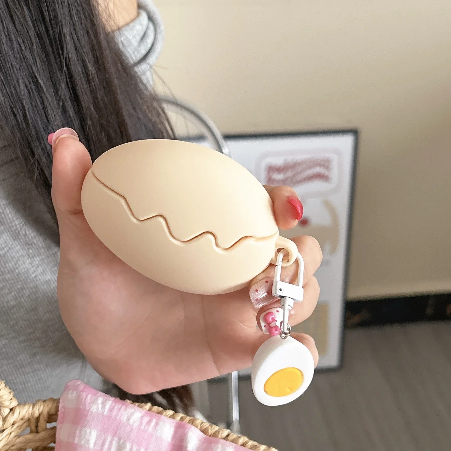 Cute Fun Boiled Egg Shaped Headphone Protective Case with Pendant for Airpods 1 2 3 4 Pro Pro2 Bluetooth Headset Protective Case 
Cute Fun Boiled Egg Shaped Headphone Protective Case with Pendant for Airpods 1 2 3 4 Pro Pro2 Bluetooth Headset Protective Case
