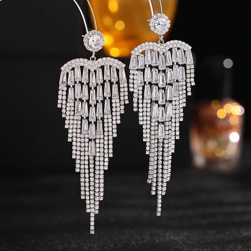 Light Luxury Style High-End Korean Version Earrings Wholesale Exaggerated Elegant Long Super Shiny Zircon Claw Chain Heart Tasse
Light Luxury Style High-End Korean Version Earrings Wholesale Exaggerated Elegant Long Super Shiny Zircon Claw Chain Heart Tasse