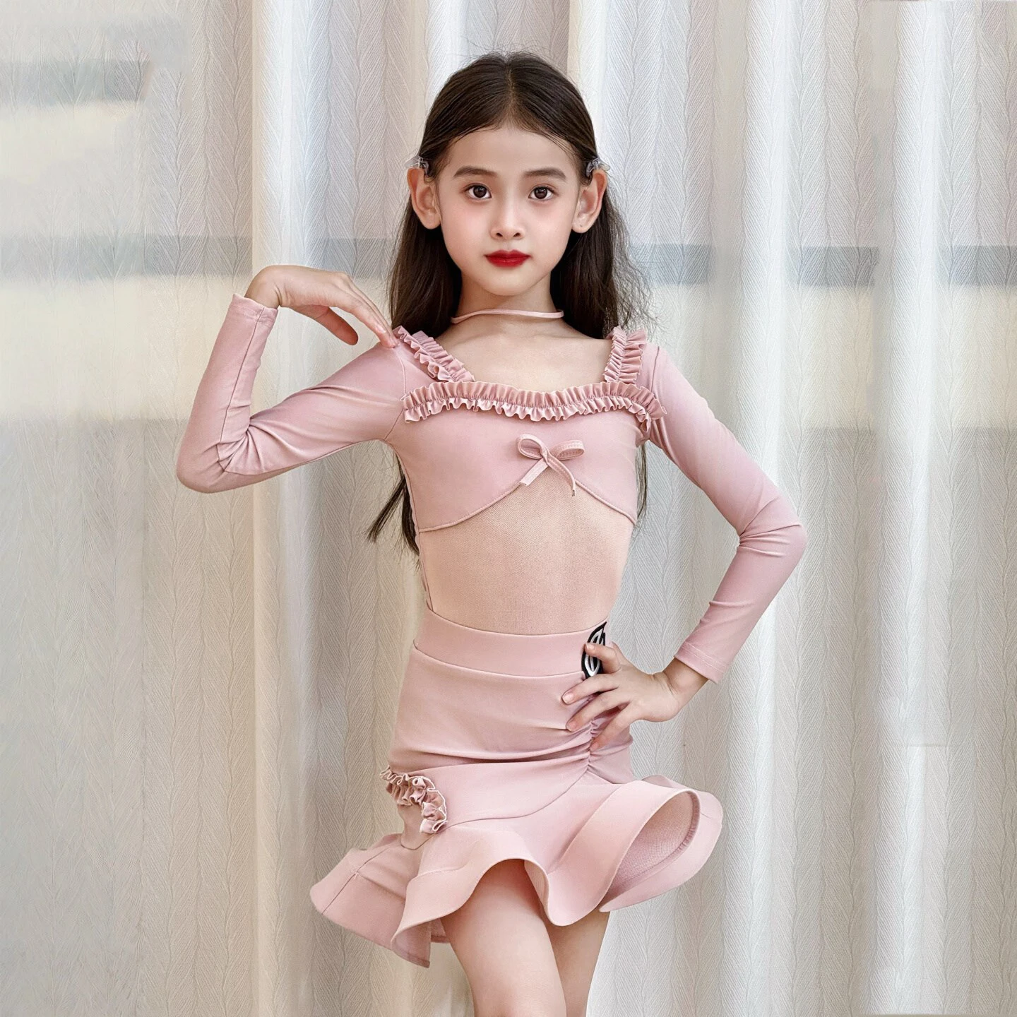 2025 New Long Sleeve Mesh Top Skirt Suit Latin Dance Dress Chacha Rumba Dance Performance Costumes Competition Suit DQL11774
2025 New Long Sleeve Mesh Top Skirt Suit Latin Dance Dress Chacha Rumba Dance Performance Costumes Competition Suit DQL11774