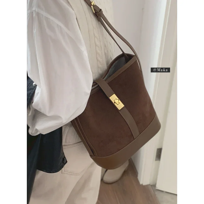 Fashionable Bucket Bag Women's Single Shoulder Crossbody Bag Retro Autumn Winter New Sle Korean Soft PU Leather Handbag WT380
Fashionable Bucket Bag Women's Single Shoulder Crossbody Bag Retro Autumn Winter New Sle Korean Soft PU Leather Handbag WT380