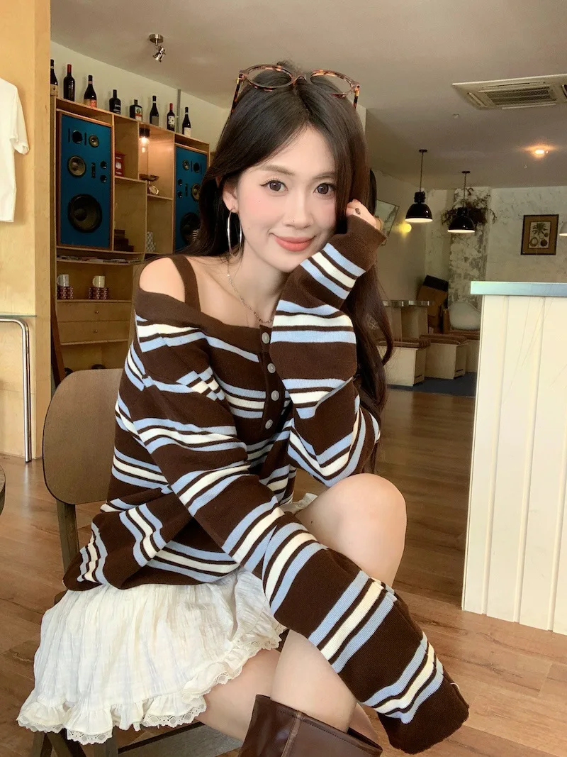 Korobov Casual Korean Autumn Slash Neck Contrast Color Striped Loose All Match Pullovers
Korobov Casual Korean Autumn Slash Neck Contrast Color Striped Loose All Match Pullovers