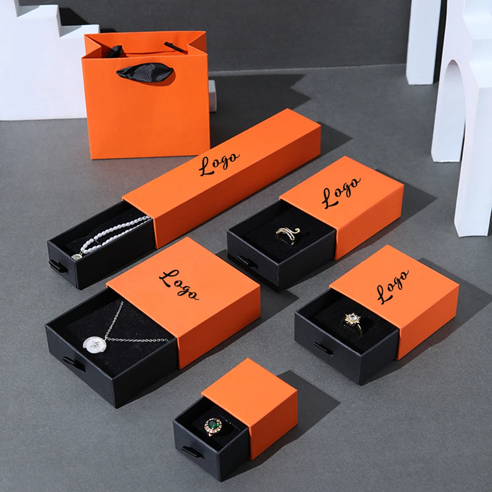 Роскошная подарочная коробка для ювелирных изделий на бархатной подкладке с индивидуальным логотипом, компактный органайзер в стиле ящика для серег, колец, браслетов, ожерелья, маленьких коробок
Роскошная подарочная коробка для ювелирных изделий на бархатной подкладке с индивидуальным логотипом, компактный органайзер в стиле ящика для серег, колец, браслетов, ожерелья, маленьких коробок