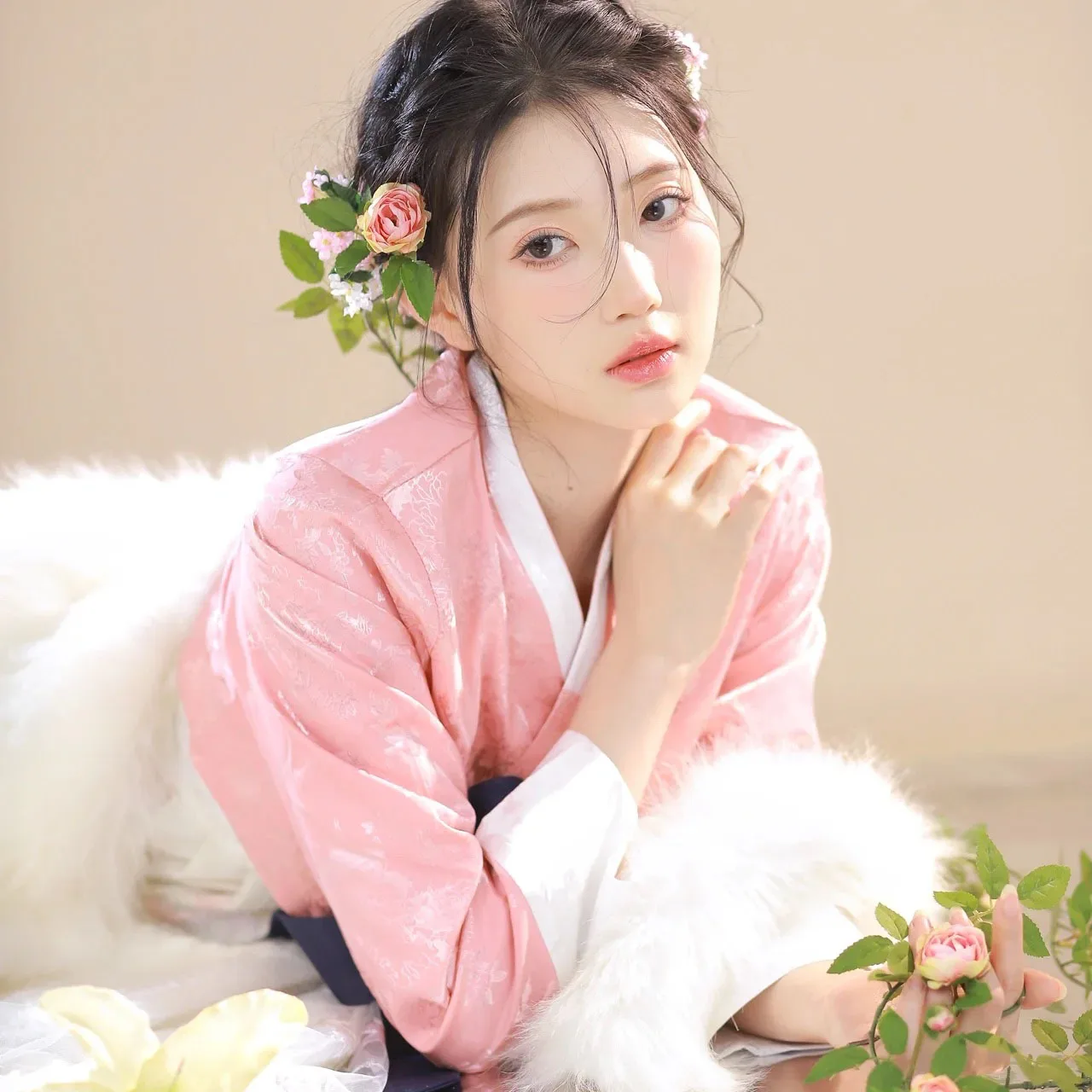 Традиционная корейская одежда Hanbok платье для женщин старинный дворец халат с V-образным вырезом принт национальный костюм для выступления платье
Традиционная корейская одежда Hanbok платье для женщин старинный дворец халат с V-образным вырезом принт национальный костюм для выступления платье