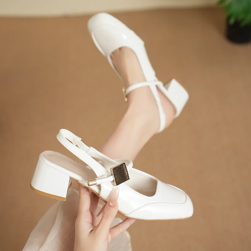 Thick Square Head Buckle Shallow Mouth Air Waterproof Table Fashion All Comfortable Non-slip Breathable Fashion Women's Shoes
Thick Square Head Buckle Shallow Mouth Air Waterproof Table Fashion All Comfortable Non-slip Breathable Fashion Women's Shoes