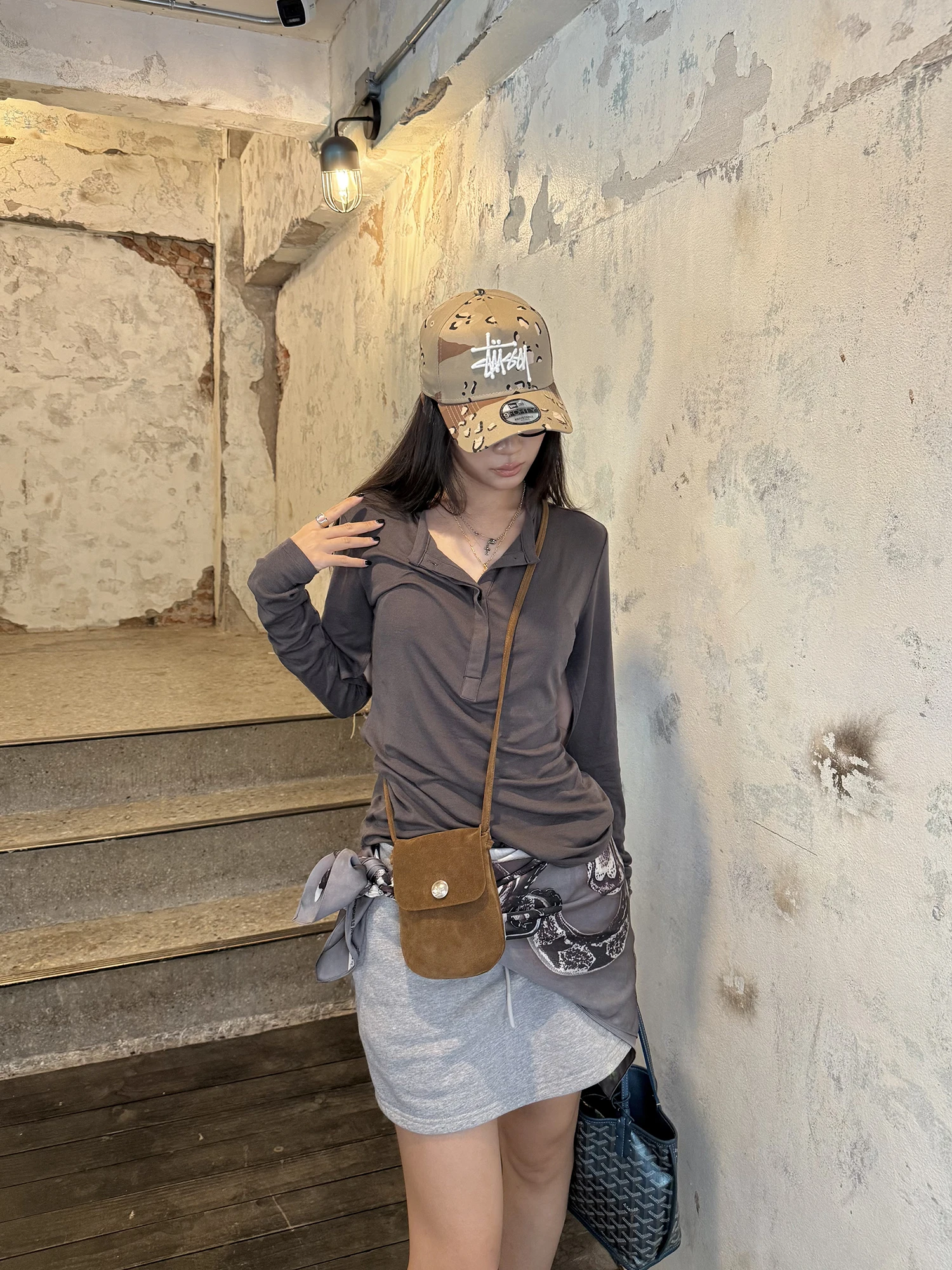 Футболка Aboutkeke Long Sve для женщин, модная, универсальная, из шелка и хлопка, с воротником Хенли, с открытыми рукавами, прямого кроя.
Футболка Aboutkeke Long Sve для женщин, модная, универсальная, из шелка и хлопка, с воротником Хенли, с открытыми рукавами, прямого кроя.