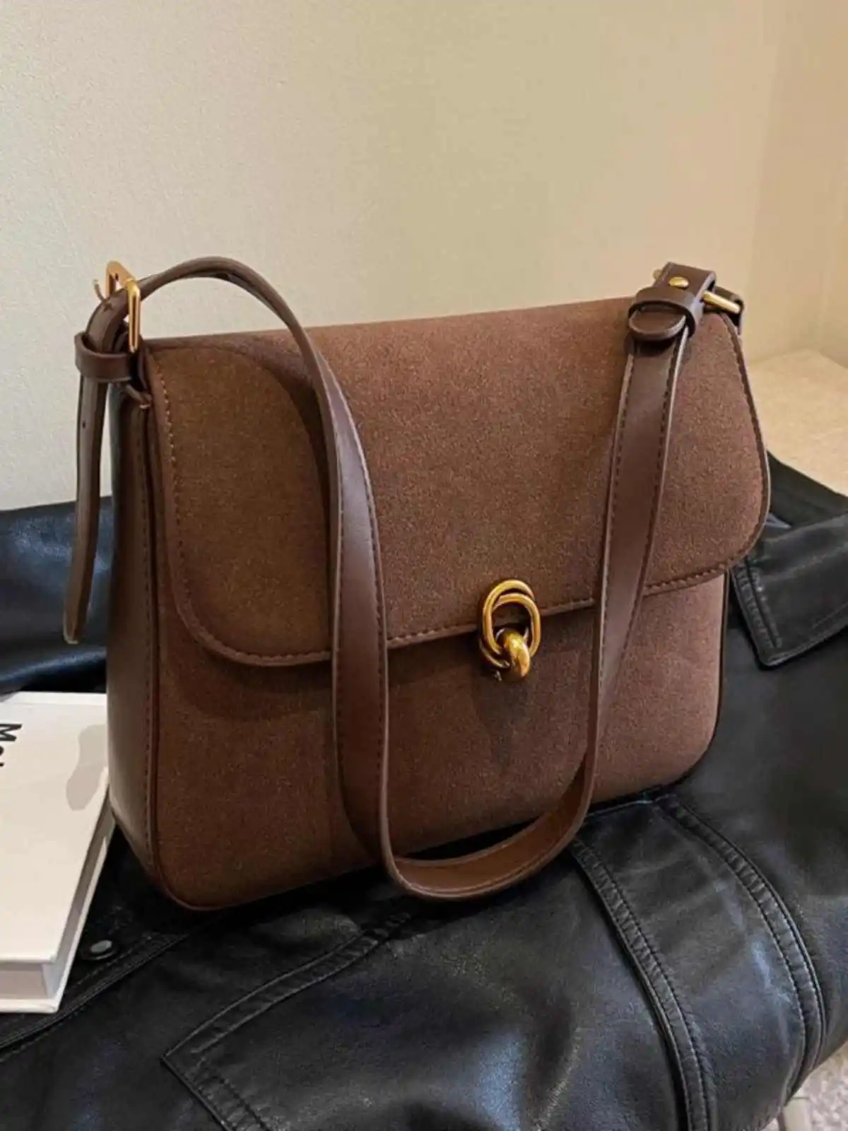 New Style Retro Matte Small Square Bag Women's Single Shoulder Crossbody Bag Fashion Versatile High End Large Capacity Handbag
New Style Retro Matte Small Square Bag Women's Single Shoulder Crossbody Bag Fashion Versatile High End Large Capacity Handbag