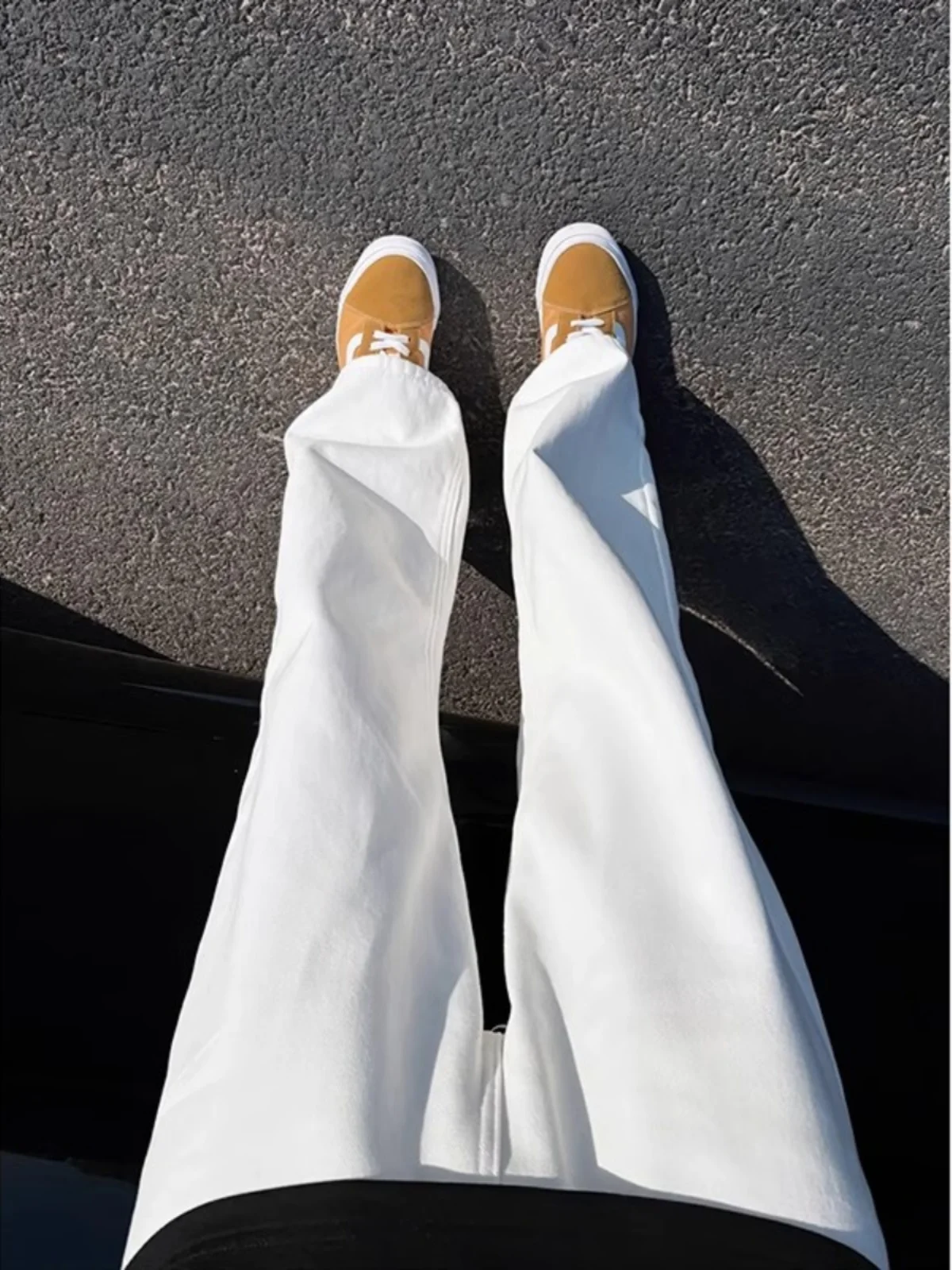 Белые джинсы Le Blade для мужчин: модные американские брюки CleanFit в стиле High Street, зауженные, прямые, слегка расклешенные, повседневные, свободного кроя
Белые джинсы Le Blade для мужчин: модные американские брюки CleanFit в стиле High Street, зауженные, прямые, слегка расклешенные, повседневные, свободного кроя