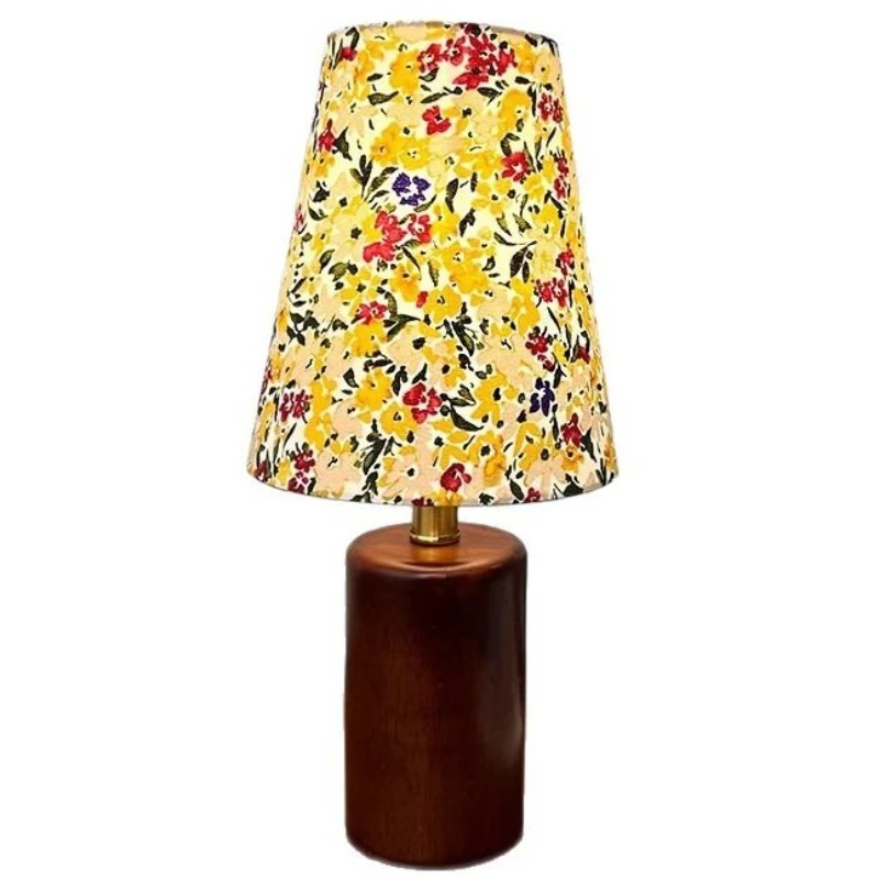 French retro style solid wood floral table lamp warm romantic pastoral style bedroom small table lamp study Internet celebrity
French retro style solid wood floral table lamp warm romantic pastoral style bedroom small table lamp study Internet celebrity