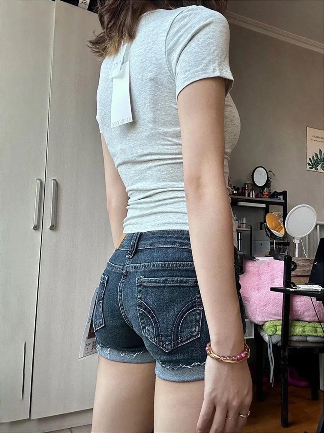 Sexy Low Waist Denim Shorts Women's Summer New Style Slimming Hot Pants American Style Pure Color Wide Leg Pocket Zipper
Sexy Low Waist Denim Shorts Women's Summer New Style Slimming Hot Pants American Style Pure Color Wide Leg Pocket Zipper