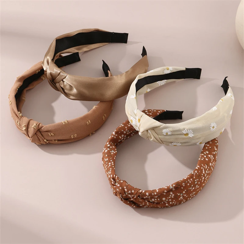 4pcs/set Sweet Daisy Cross Knot Wide Headband – Soft Fabric Hair Scarf for Daily Boho Look.
4pcs/set Sweet Daisy Cross Knot Wide Headband – Soft Fabric Hair Scarf for Daily Boho Look.