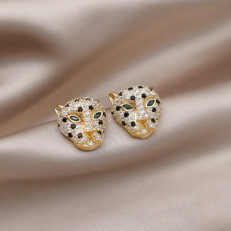 Korean new design fashion jewelry exquisite copper inlaid zircon animal leopard earrings luxury women's prom party earrings
Korean new design fashion jewelry exquisite copper inlaid zircon animal leopard earrings luxury women's prom party earrings