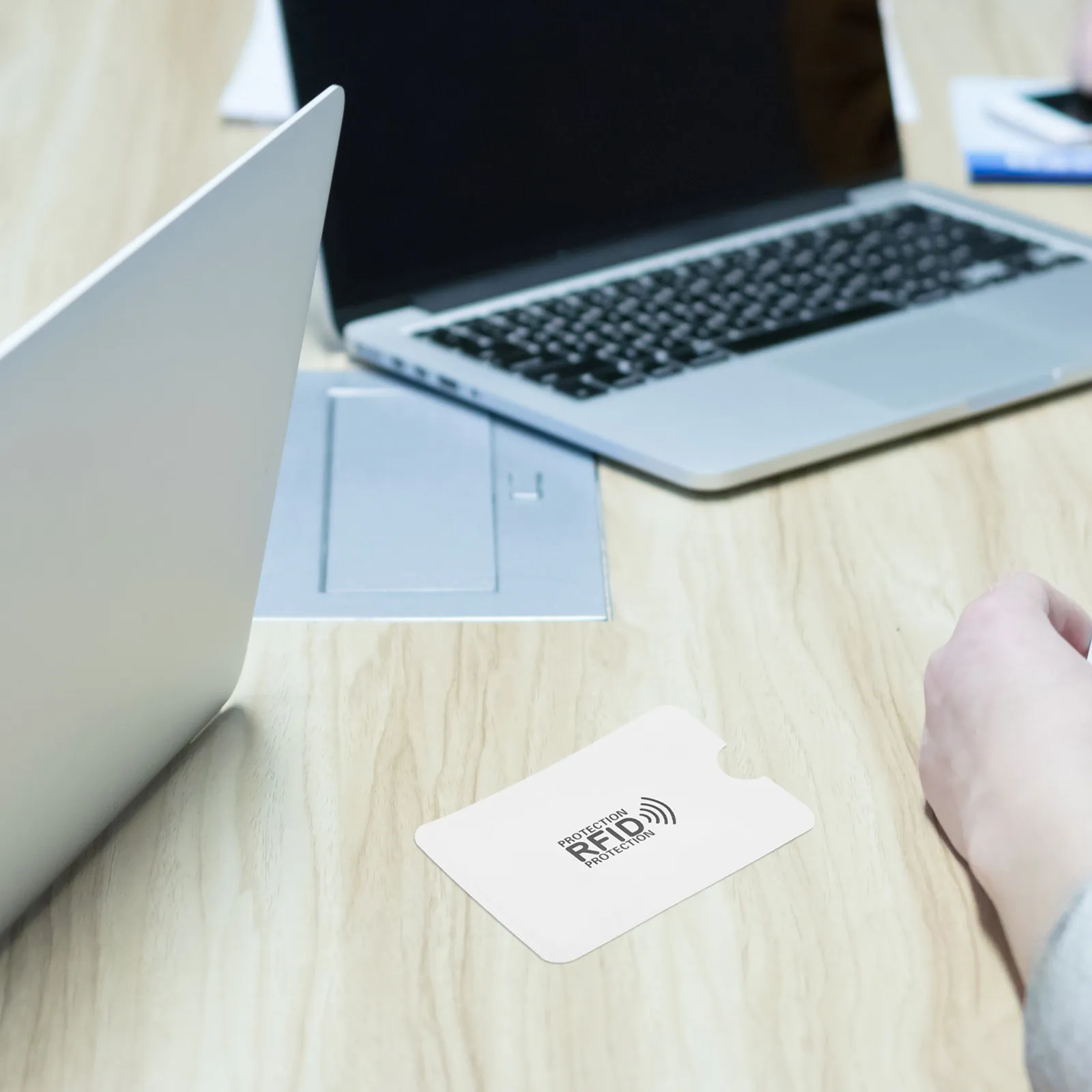 10 шт. алюминиевых RFID-блокирующих чехлов-держателей для банковских и кредитных карт, серебристые, 95x63 мм, защита от кражи
10 шт. алюминиевых RFID-блокирующих чехлов-держателей для банковских и кредитных карт, серебристые, 95x63 мм, защита от кражи