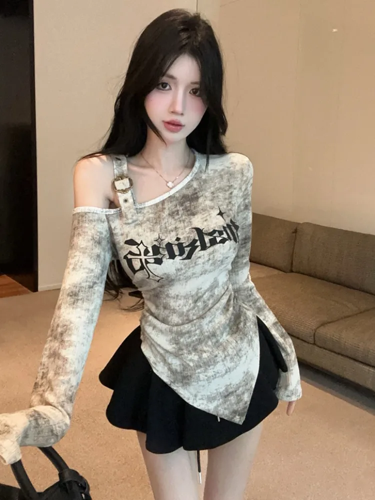 American Style Hot Girl Dyeing Letter Print Shoulder Bared Women's T-shirt Slim Fit Asymmetrical Slit Design Autumn Fashion
American Style Hot Girl Dyeing Letter Print Shoulder Bared Women's T-shirt Slim Fit Asymmetrical Slit Design Autumn Fashion