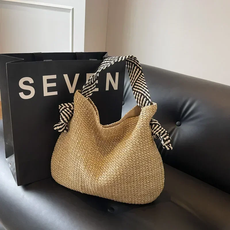 2024 New Large Capacity Straw Bag Woman Model Seaside Holiday Knitted Shoulder Underarm Bag Casual Versátil Crossbody Bag Tote
2024 New Large Capacity Straw Bag Woman Model Seaside Holiday Knitted Shoulder Underarm Bag Casual Versátil Crossbody Bag Tote
