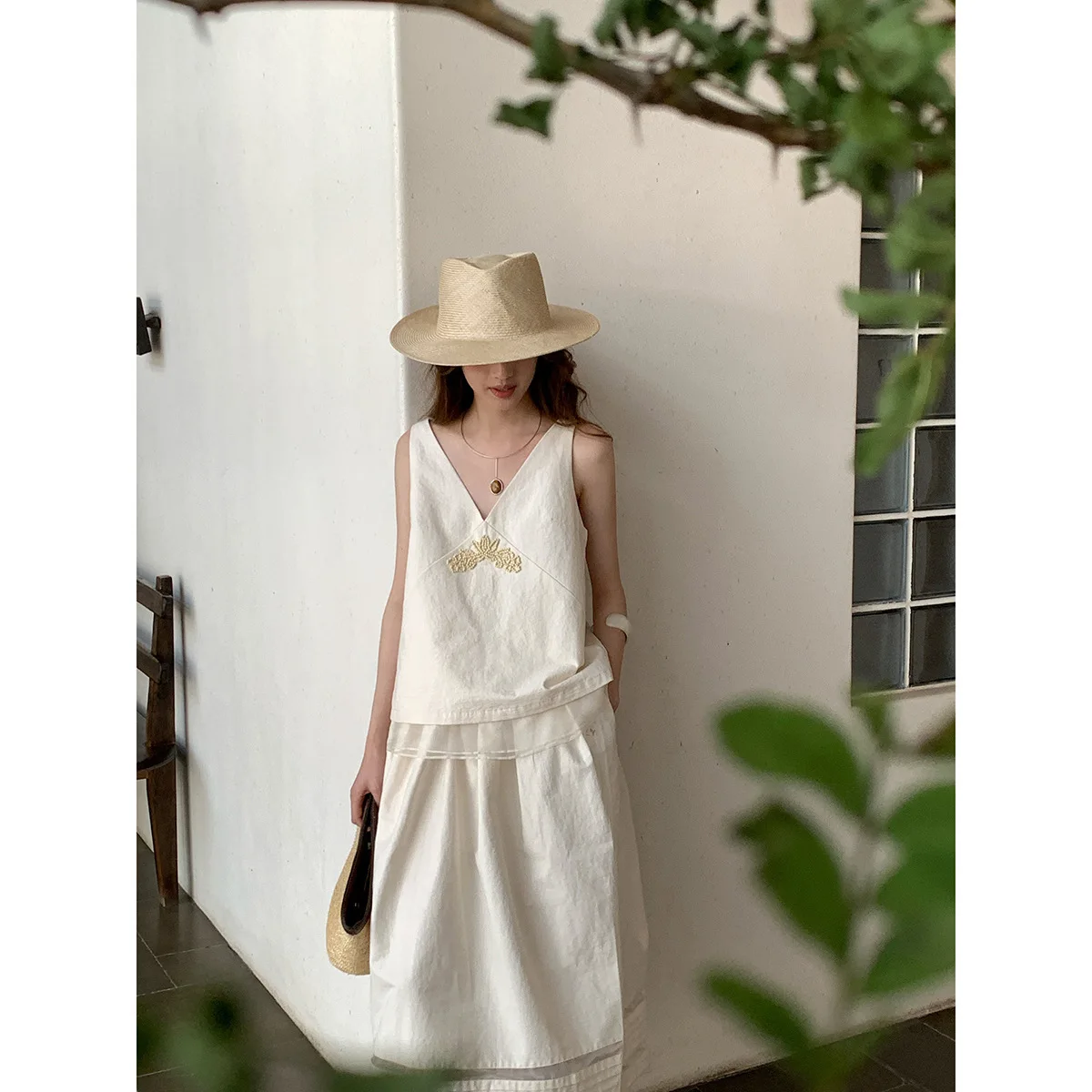 Nail Bead Fake Two Piece Cotton Linen Vest Camis For Summer V-neck Sleeveless Women Top
Nail Bead Fake Two Piece Cotton Linen Vest Camis For Summer V-neck Sleeveless Women Top