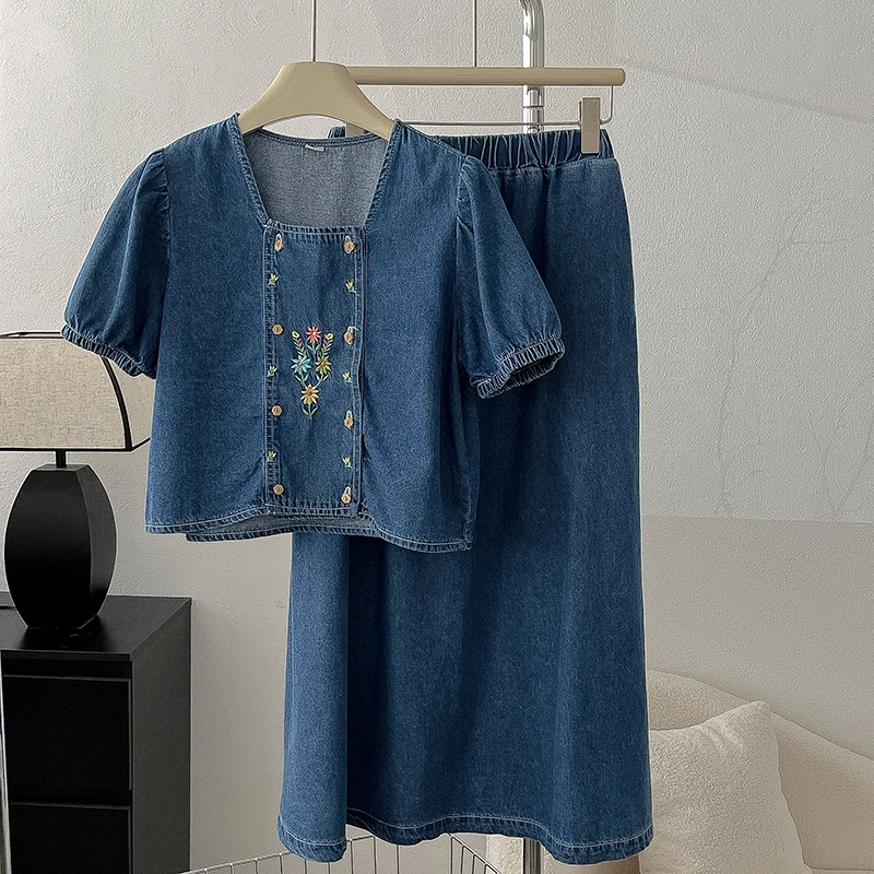 Retro Versatile Denim Skirt Set 2024 Summer New Women's Short Sleeve Square Neck Embroidered Shirt Elastic Waist Half Skirts
Retro Versatile Denim Skirt Set 2024 Summer New Women's Short Sleeve Square Neck Embroidered Shirt Elastic Waist Half Skirts