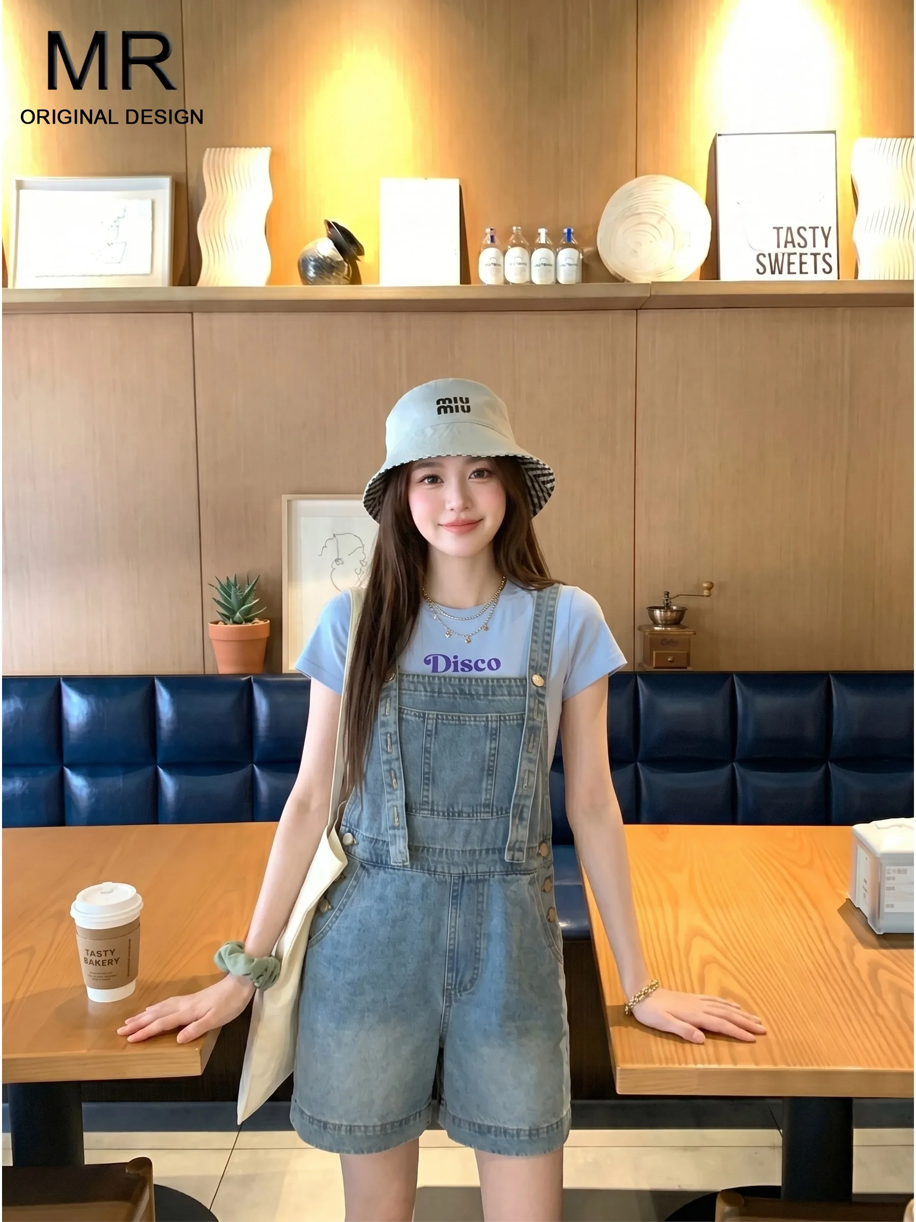 Light Blue American Style Denim Short Pants Women's High Waist Loose Slimming Age-Defying Wide Leg Jeans Summer New Arrival
Light Blue American Style Denim Short Pants Women's High Waist Loose Slimming Age-Defying Wide Leg Jeans Summer New Arrival