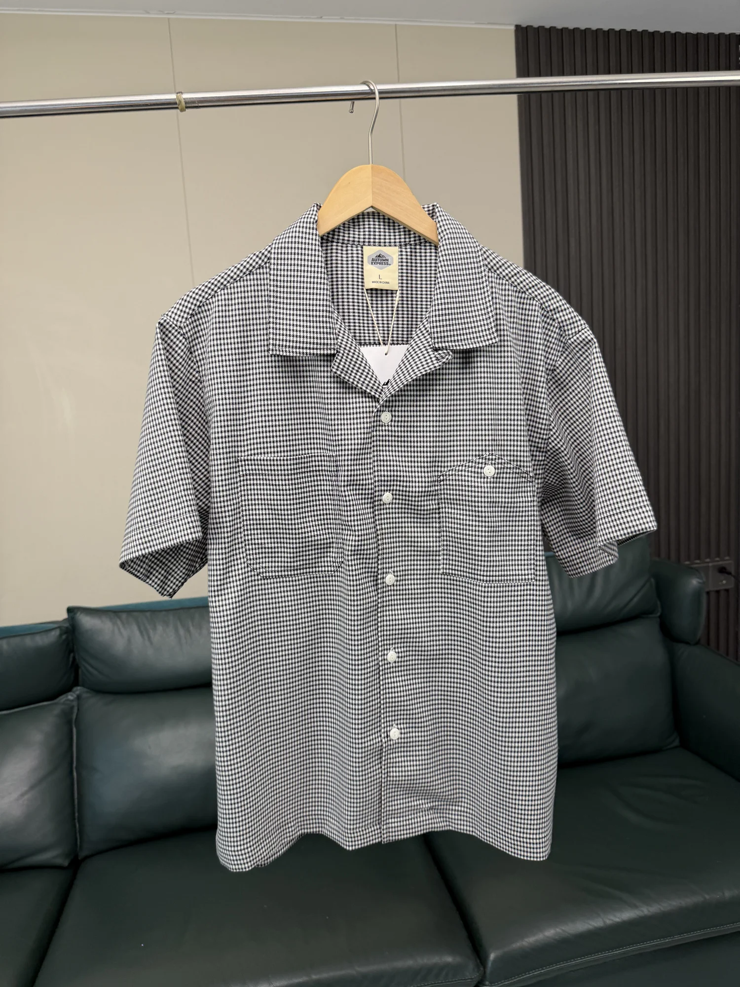 Comfortable Cuban Collar Plaid Casual Short Sleeve Shirt Vintage Style Breathable Fashion Urban Youth Summer Menswear
Comfortable Cuban Collar Plaid Casual Short Sleeve Shirt Vintage Style Breathable Fashion Urban Youth Summer Menswear