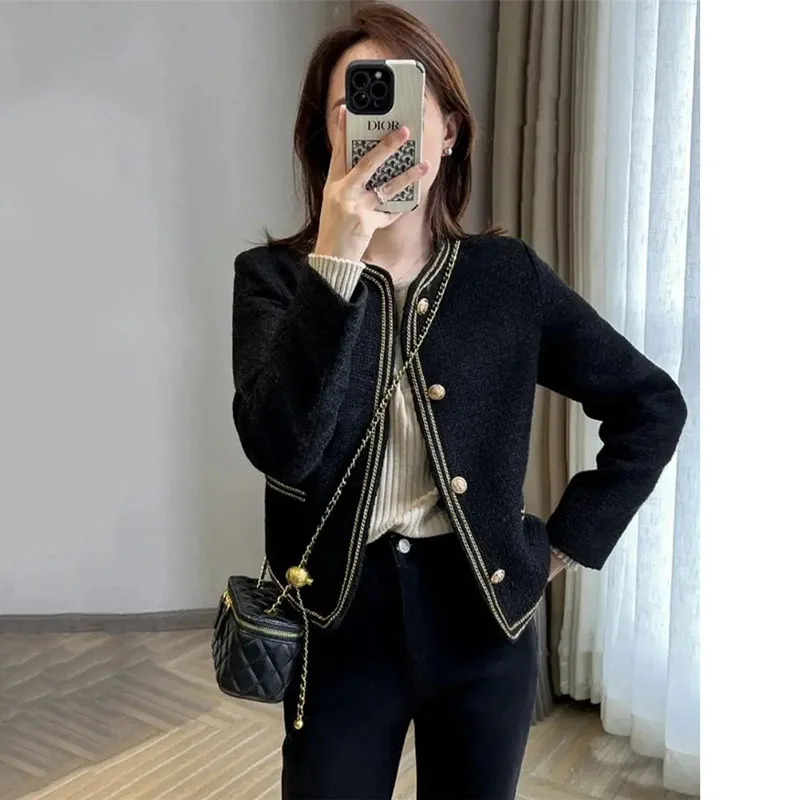 New 2025 Classic Black Edging Small Fragrant Style Short Jacket For Women Spring Autumn Round Neck Casual Coat Female Top
New 2025 Classic Black Edging Small Fragrant Style Short Jacket For Women Spring Autumn Round Neck Casual Coat Female Top