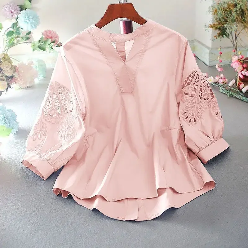 100% Cotton Shirts Women V-neck Mid Sleeve Hollow Out Blouse Fashion Embroidery Casual Slimming Pullover Shirt Summer Trend Thin
100% Cotton Shirts Women V-neck Mid Sleeve Hollow Out Blouse Fashion Embroidery Casual Slimming Pullover Shirt Summer Trend Thin