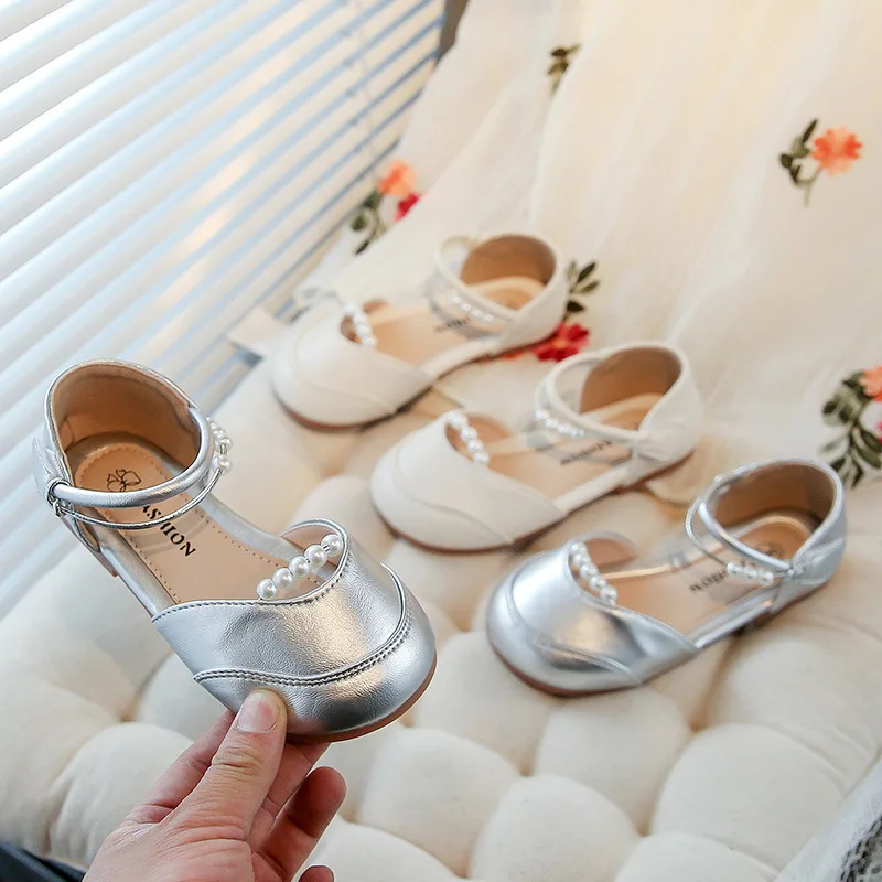 Girls Half Sandals Elegant Versatile Kids Princess Shoes Fashion Soft Sole 2025 Summer Children Dance Dress Shoes for Wedding
Girls Half Sandals Elegant Versatile Kids Princess Shoes Fashion Soft Sole 2025 Summer Children Dance Dress Shoes for Wedding