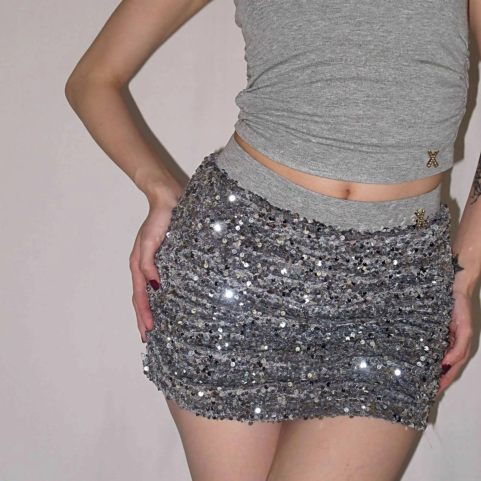 3-цветная юбка для латинских танцев с блестками, женская сексуальная мини-юбка, костюм для танцев ча-ча-румба, одежда для латинских танцев для взрослых, L16939
3-цветная юбка для латинских танцев с блестками, женская сексуальная мини-юбка, костюм для танцев ча-ча-румба, одежда для латинских танцев для взрослых, L16939