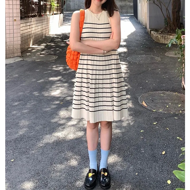 Summer New Casual round Ne Svel Pleated Stripe A-Line Skirt Women's Casual Dres Tee-acetate Fiber Skirt
Summer New Casual round Ne Svel Pleated Stripe A-Line Skirt Women's Casual Dres Tee-acetate Fiber Skirt