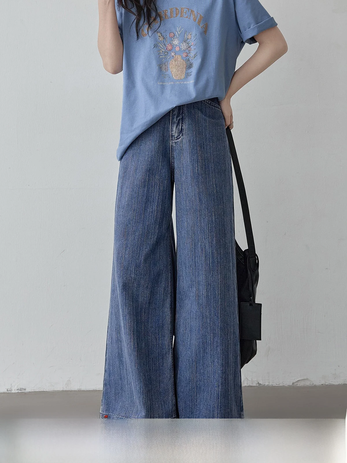 Blue High Waist Loose Straight Leg Jeans Women's New 2026 Washed Denim Pants Wide Leg Design Sensation Ladies Jeans
Blue High Waist Loose Straight Leg Jeans Women's New 2026 Washed Denim Pants Wide Leg Design Sensation Ladies Jeans