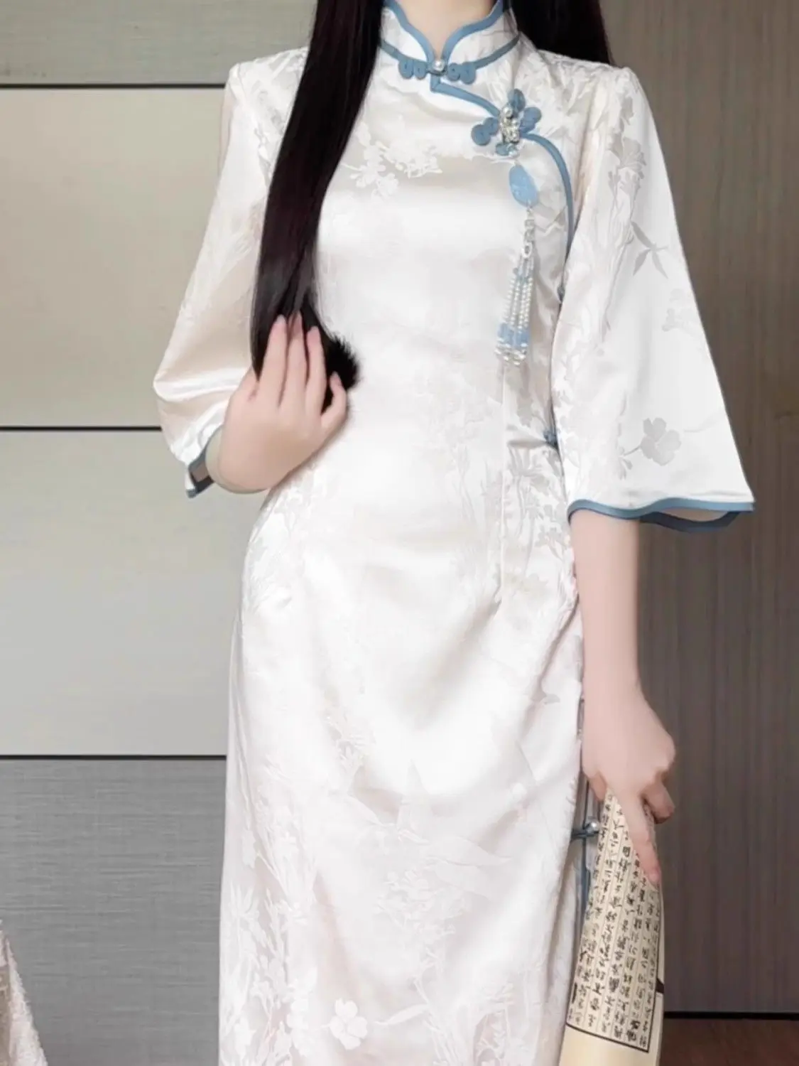 Новинка весны 2024, жаккардовое платье Cheongsam, новое улучшенное Ципао в китайском стиле, повседневное вечернее шоу, элегантное платье в стиле ретро
Новинка весны 2024, жаккардовое платье Cheongsam, новое улучшенное Ципао в китайском стиле, повседневное вечернее шоу, элегантное платье в стиле ретро