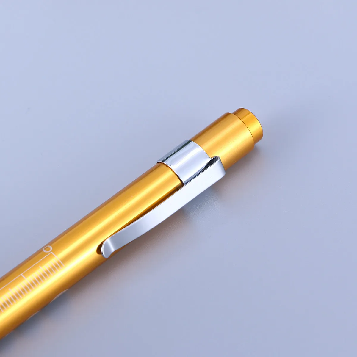 Набор из 2 медицинских фонариков-ручек с измерителем зрачков, светодиодный диагностический фонарь для медсестер и врачей, прочный алюминиевый, незаменимый элемент аптечки
Набор из 2 медицинских фонариков-ручек с измерителем зрачков, светодиодный диагностический фонарь для медсестер и врачей, прочный алюминиевый, незаменимый элемент аптечки