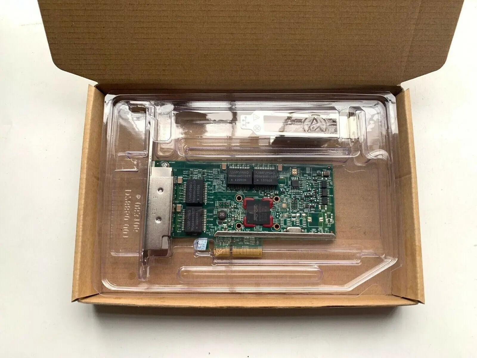 Низкопрофильная сетевая карта Dell TMGR6 Broadcom BCM5719 с четырьмя портами RJ45 1GbE PCIe x4
Низкопрофильная сетевая карта Dell TMGR6 Broadcom BCM5719 с четырьмя портами RJ45 1GbE PCIe x4