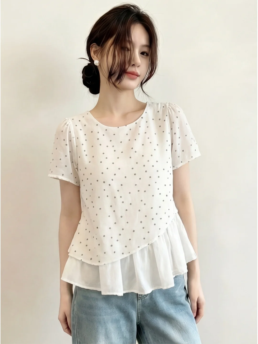 Korean Style Polka Dot Short Sleeve Chiffon Top Women's Summer Commute Loose Fit Fake Two-Piece Doll Shirt Casual Blouse
Korean Style Polka Dot Short Sleeve Chiffon Top Women's Summer Commute Loose Fit Fake Two-Piece Doll Shirt Casual Blouse