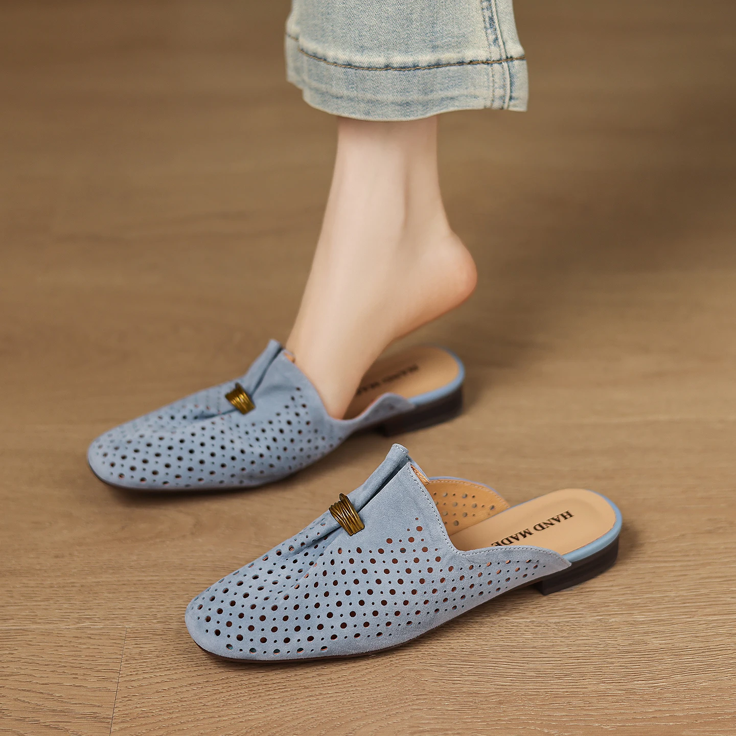 Fashion Women Hollow Out Slippers Comfortable Low Heels Leather Sheepskin Suede Soft Sole Mules Office Dress Summer Sandals
Fashion Women Hollow Out Slippers Comfortable Low Heels Leather Sheepskin Suede Soft Sole Mules Office Dress Summer Sandals