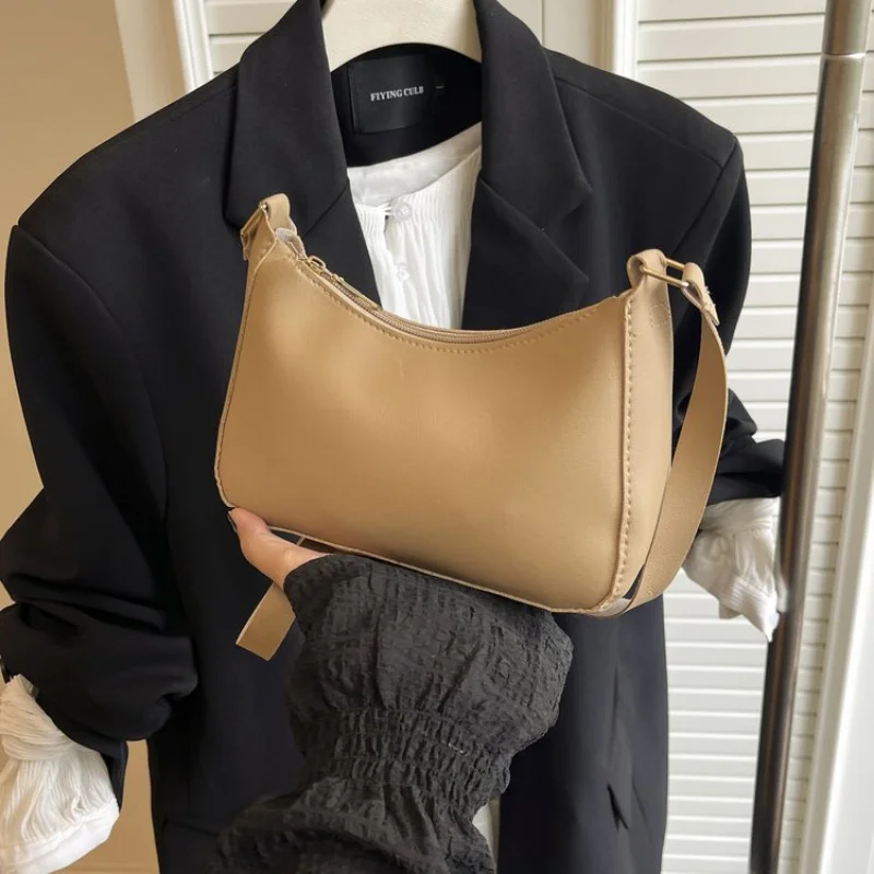 2025 New High-end Luxury Brand Ladies Leather Tote Bag Famous Designer Trendy Paris Classic High-Quality Chic Vibe
2025 New High-end Luxury Brand Ladies Leather Tote Bag Famous Designer Trendy Paris Classic High-Quality Chic Vibe