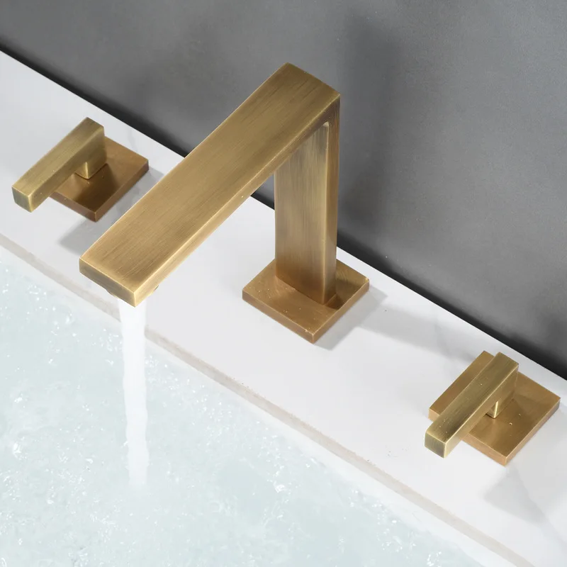 Three holes, basin, faucet, European style, retro, all copper. 
Three holes, basin, faucet, European style, retro, all copper.