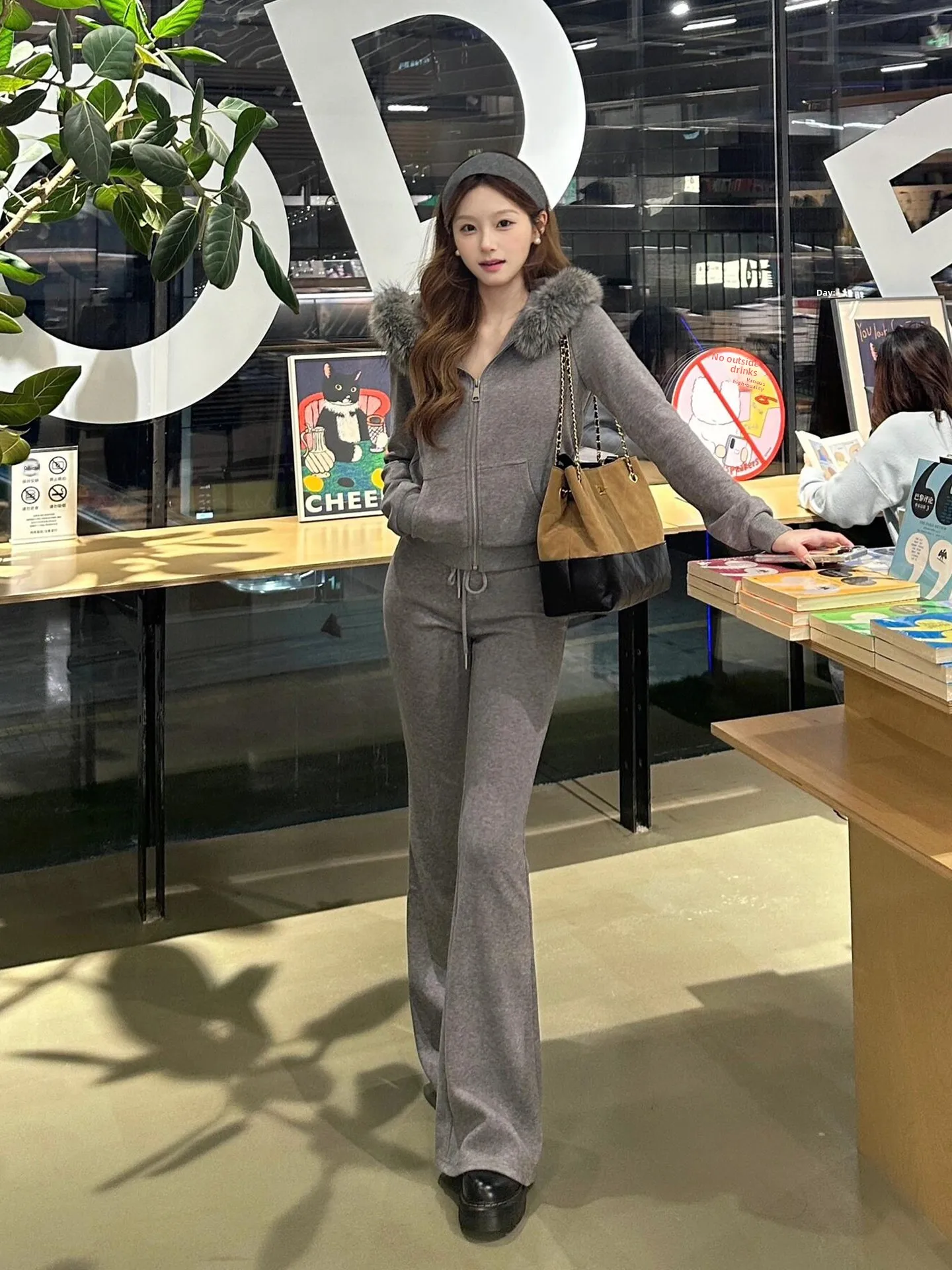 Gray Casual Sporty Two-Piece Set Women's High Waist Wide Leg Pants Hoodie Style Slimming Outerwear Fashionable Autumn Winter
Gray Casual Sporty Two-Piece Set Women's High Waist Wide Leg Pants Hoodie Style Slimming Outerwear Fashionable Autumn Winter