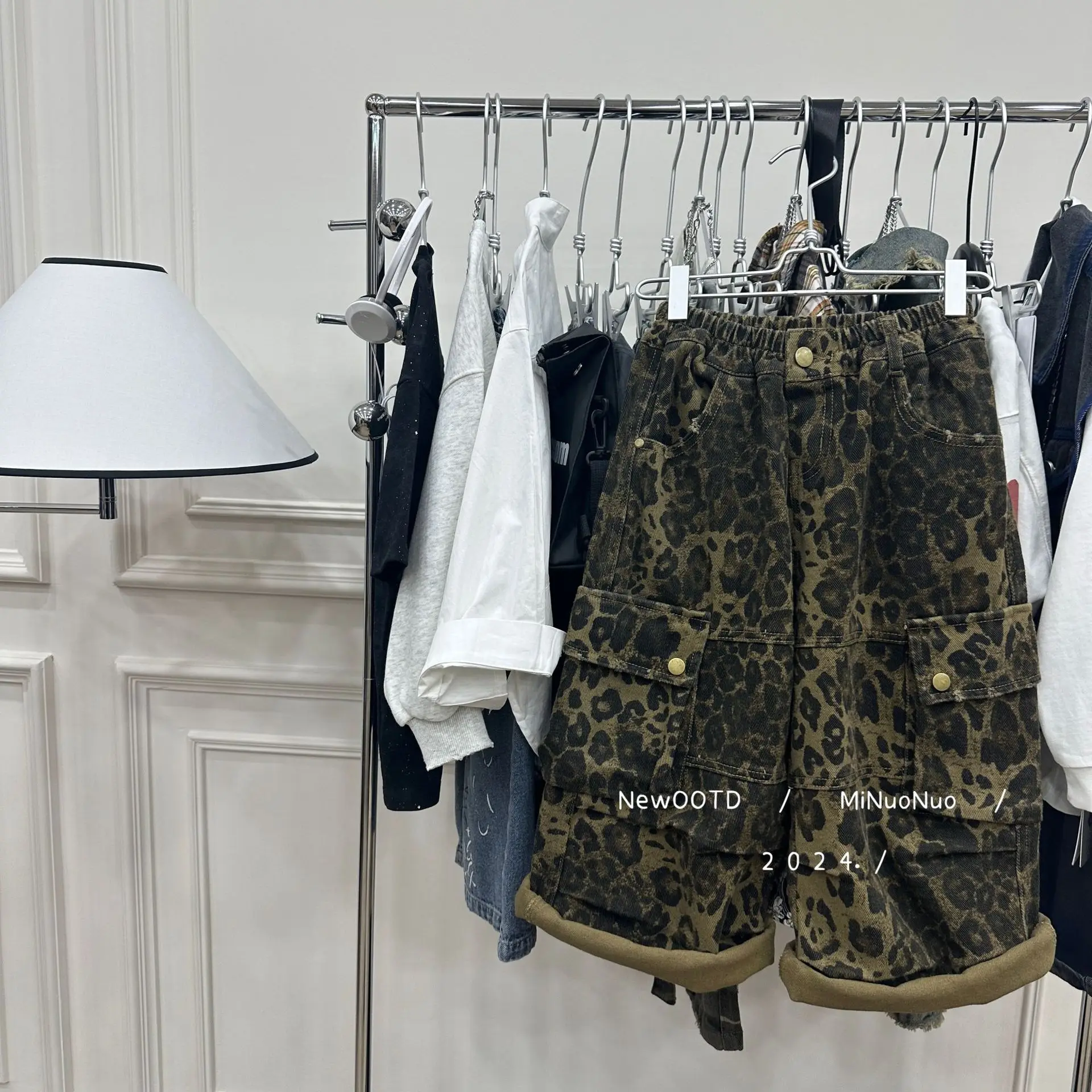 2024 Spring Children Boy Denim Pant Retro Leopard Print Young Baby Boy Jeans Pant Elastic Waist Side Pocket Toddler Boy Trousers
2024 Spring Children Boy Denim Pant Retro Leopard Print Young Baby Boy Jeans Pant Elastic Waist Side Pocket Toddler Boy Trousers