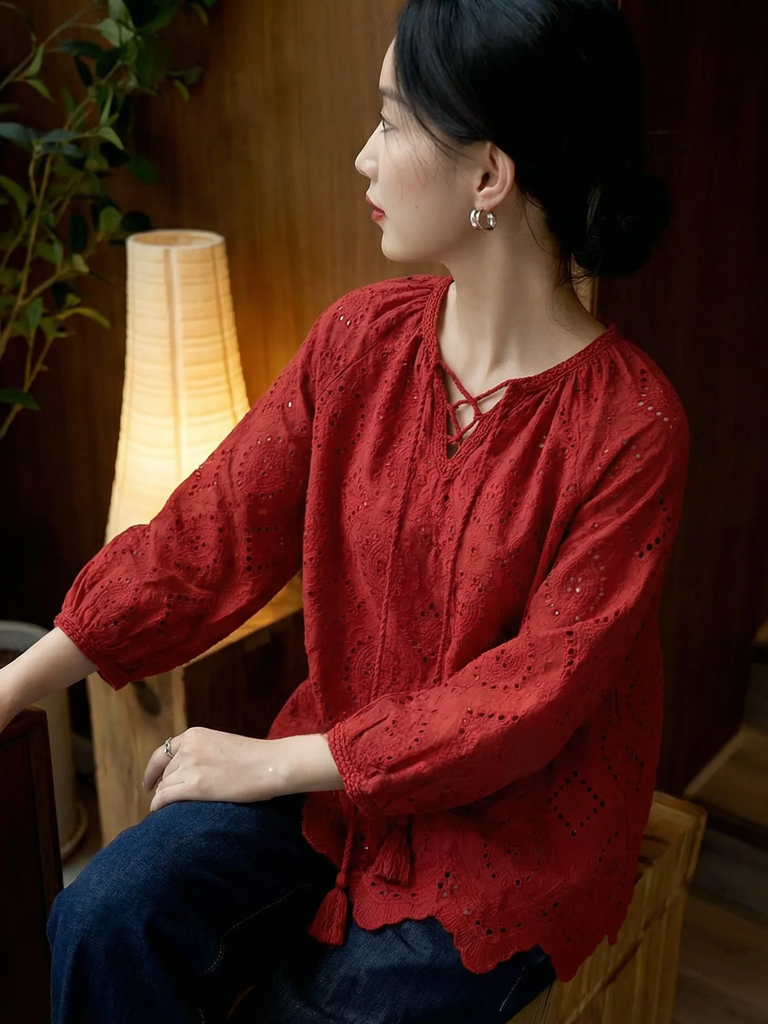 Женская красная блузка с длинным рукавом и отверстиями для ремня, весенняя модная модель, дышащий хлопок, удобная посадка
Женская красная блузка с длинным рукавом и отверстиями для ремня, весенняя модная модель, дышащий хлопок, удобная посадка
