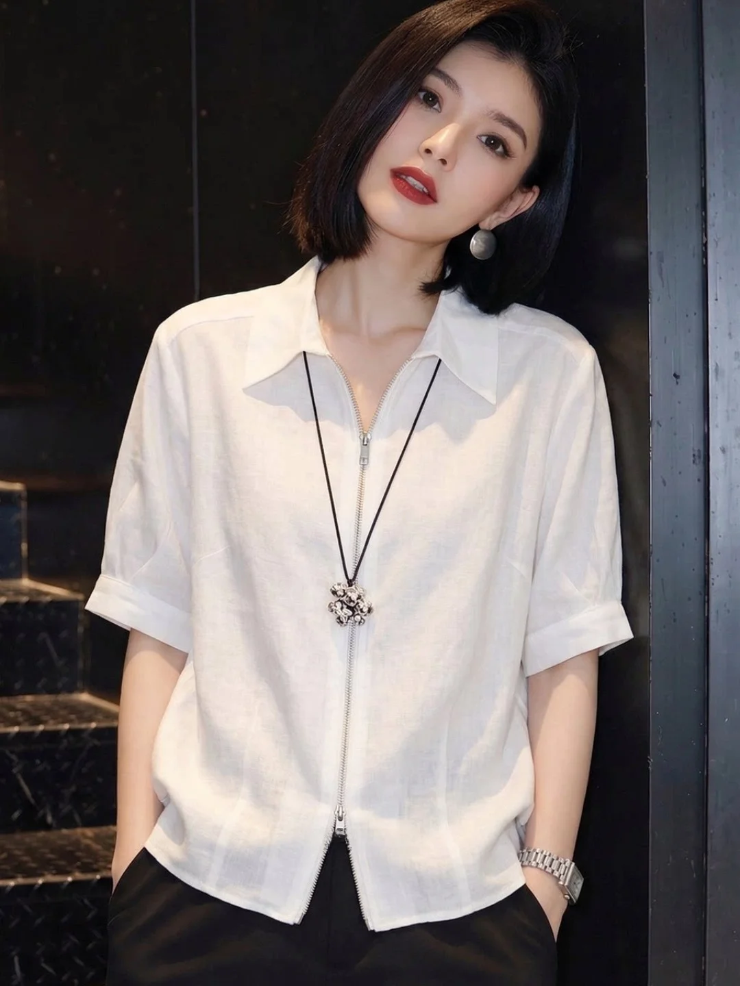 Summer 2026 Luxury Style Color Short Sleeve Shirt Flip Collar Zipper Design Commute Versatile Slimming Top Women's Fashion
Summer 2026 Luxury Style Color Short Sleeve Shirt Flip Collar Zipper Design Commute Versatile Slimming Top Women's Fashion