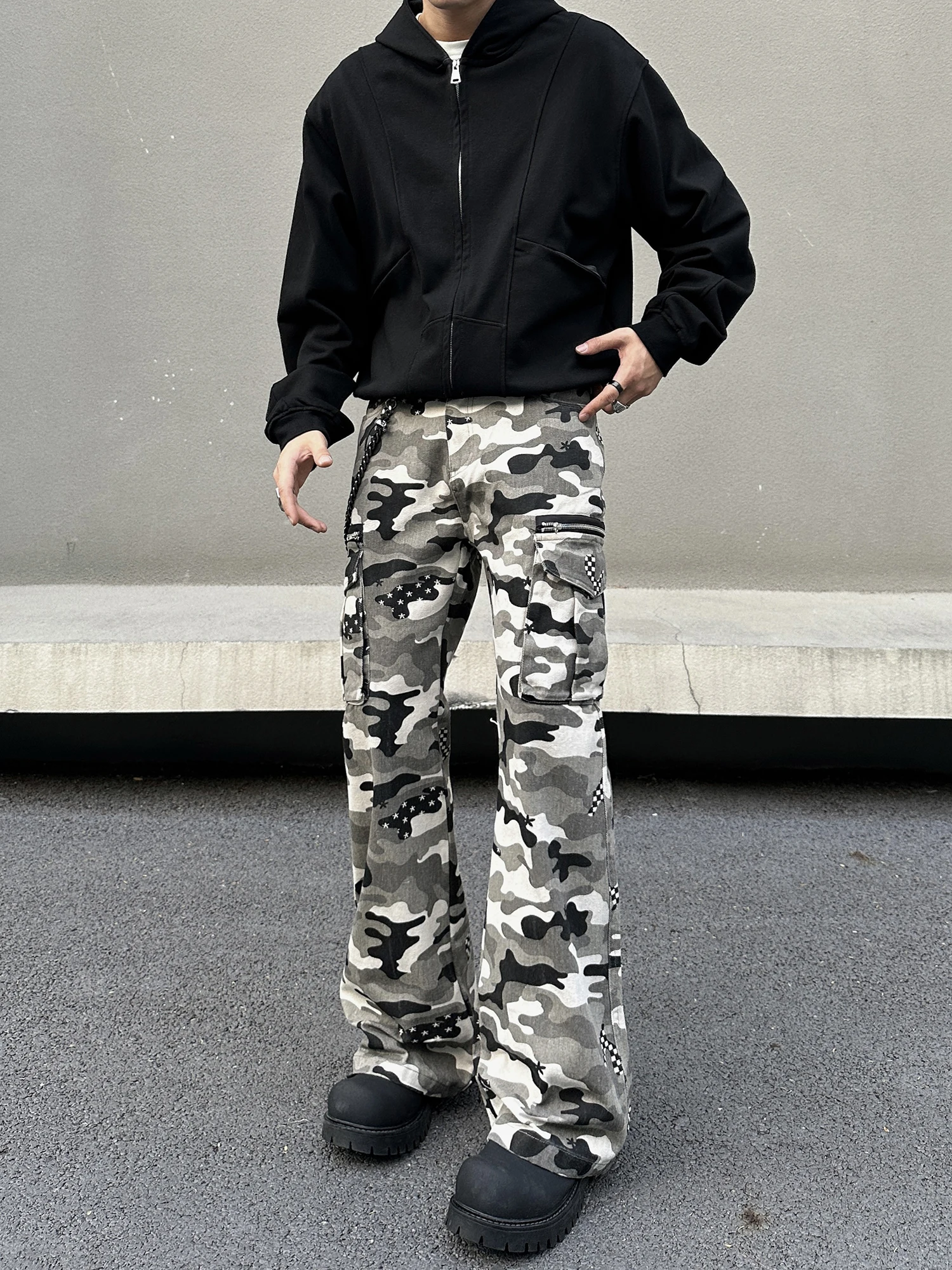 American Retro Cargo Pants with Multiple kets Polka Dot Camouflage Workwear Loose Fit Zipper Closure Youth Casual Trousers
American Retro Cargo Pants with Multiple kets Polka Dot Camouflage Workwear Loose Fit Zipper Closure Youth Casual Trousers