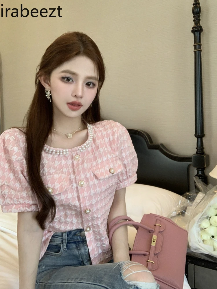 Vintage Style Houndstooth Pearl Embellished Short Sleeve Blouse Women's Summer Casual Tops with Puff Sleeves Sweet Ladies Shirt
Vintage Style Houndstooth Pearl Embellished Short Sleeve Blouse Women's Summer Casual Tops with Puff Sleeves Sweet Ladies Shirt