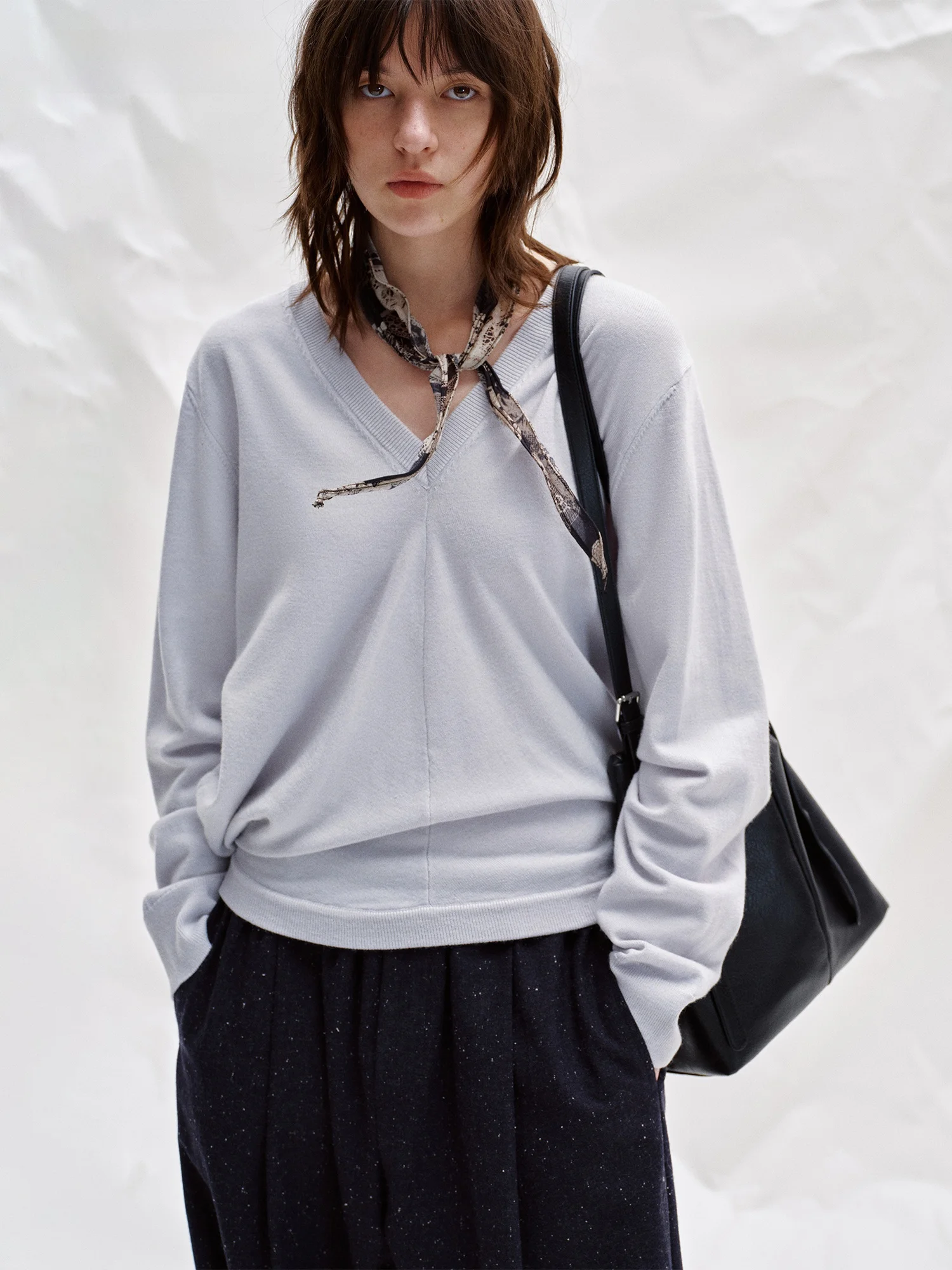 Soft Woolen V-ne Knitted Sweater Simple Casual Sle Long Sve Warm Outerwear for Women Comfortable Fit Knitted Top
Soft Woolen V-ne Knitted Sweater Simple Casual Sle Long Sve Warm Outerwear for Women Comfortable Fit Knitted Top