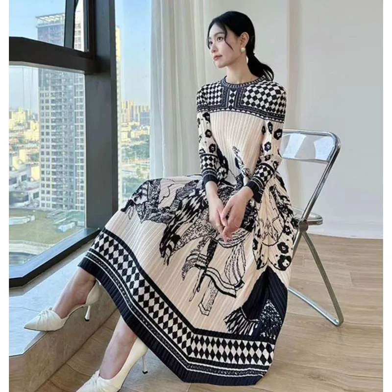 New Chinese Style Spring 2025 New Ladies' Printed Loose Pleated Dress with Long Round Neck and Long Sleeve Fashion Temperament
New Chinese Style Spring 2025 New Ladies' Printed Loose Pleated Dress with Long Round Neck and Long Sleeve Fashion Temperament