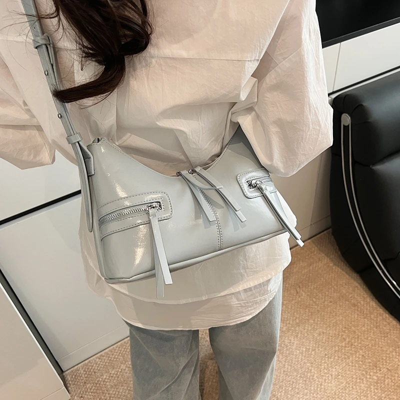 Fashionable Elegant Diaper Bag Women Designer Crossbody Bag Luxury Leather Handbag Minimalist Chic Large Capacity Tote Bag
Fashionable Elegant Diaper Bag Women Designer Crossbody Bag Luxury Leather Handbag Minimalist Chic Large Capacity Tote Bag