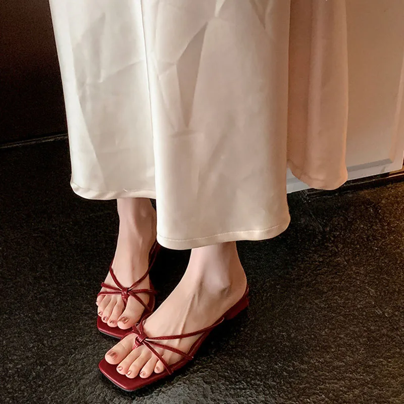 2026 Summer Women's Sandals Elegant Square Toe Flip Flops Fashion Bow Knot Thin Strap Flat Sandals Casual Open Toe Ladies Slides
2026 Summer Women's Sandals Elegant Square Toe Flip Flops Fashion Bow Knot Thin Strap Flat Sandals Casual Open Toe Ladies Slides