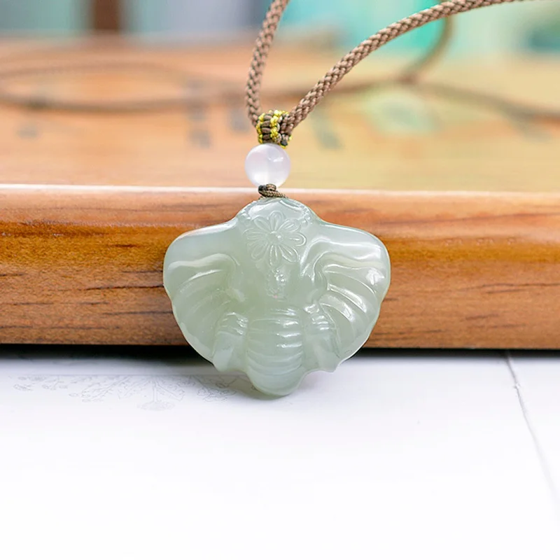 Изысканные новые украшения с подвеской в виде благоприятного слона в стиле Цинхай, этнический стиль, модные и универсальные.
Изысканные новые украшения с подвеской в виде благоприятного слона в стиле Цинхай, этнический стиль, модные и универсальные.